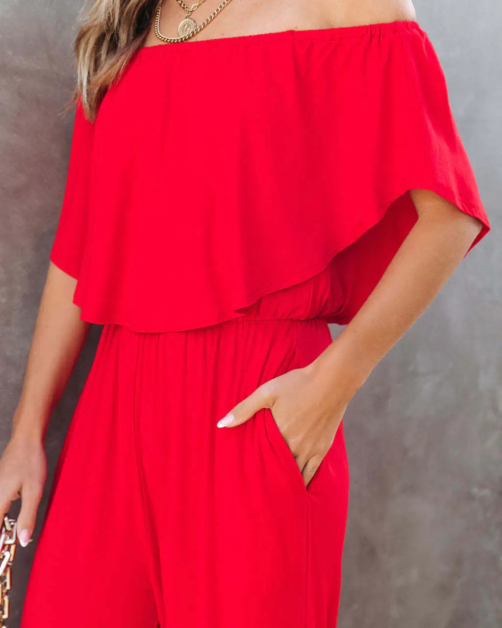 Carmen-Overall mit weitem Bein